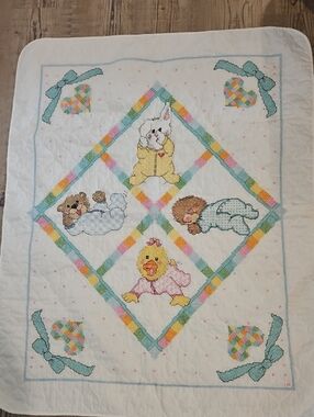 Hard to find Vintage finished Suzy's Zoo cross stiched baby quilt 43x30 inches